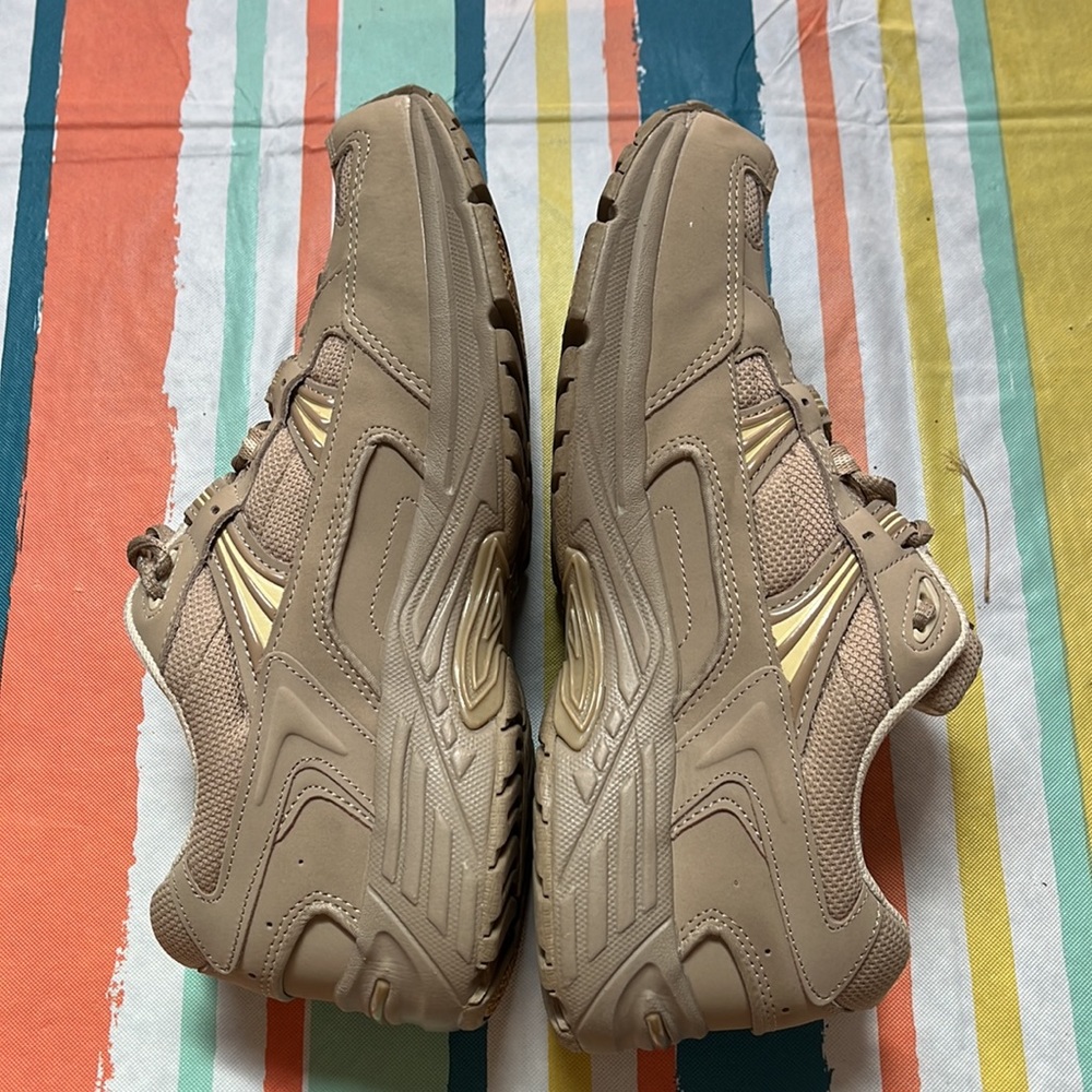 Last chance sale!
Vionic Cream Athletic Shoes with Supportive Sole - Picture 5 of 8